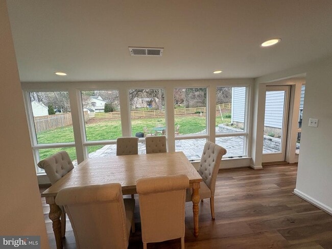 Building Photo - 39977 Peacock Cir