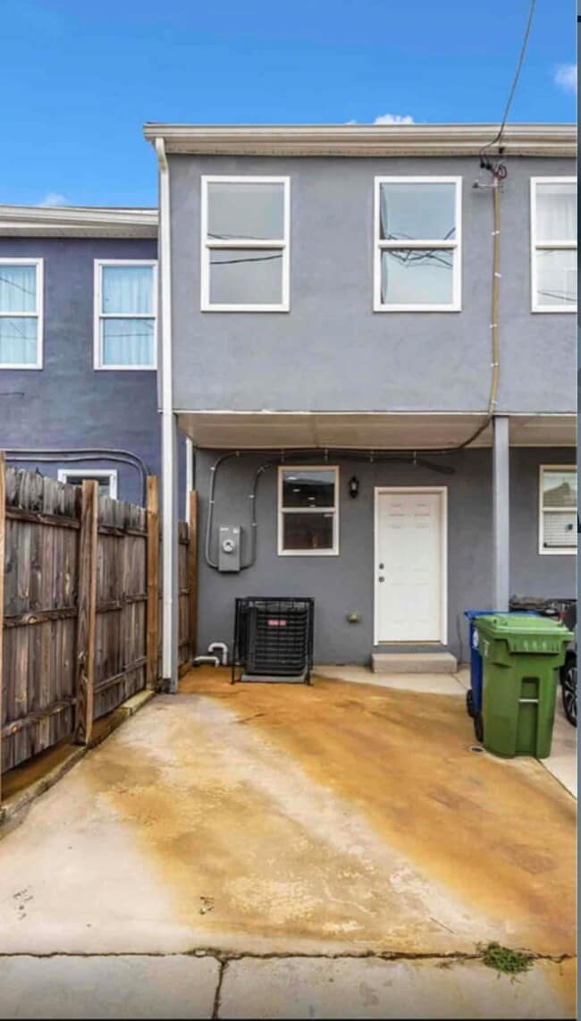 Building Photo - 1112 Rutland Ave