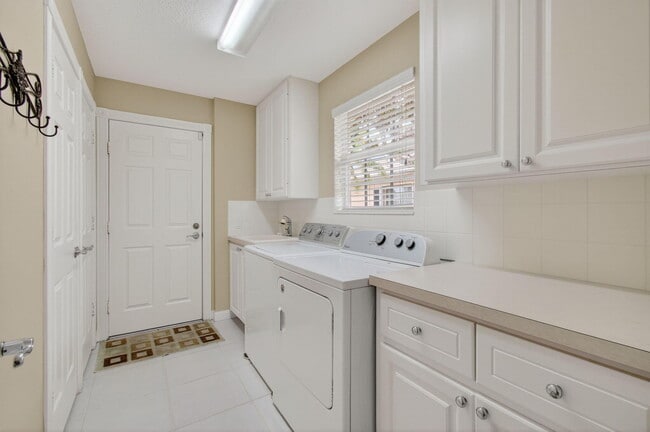 Building Photo - 8148 Montserrat Pl