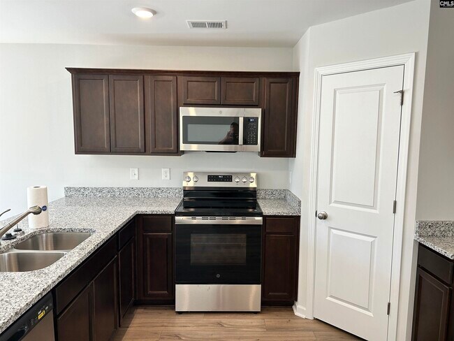 Building Photo - 437 Pinaster Path