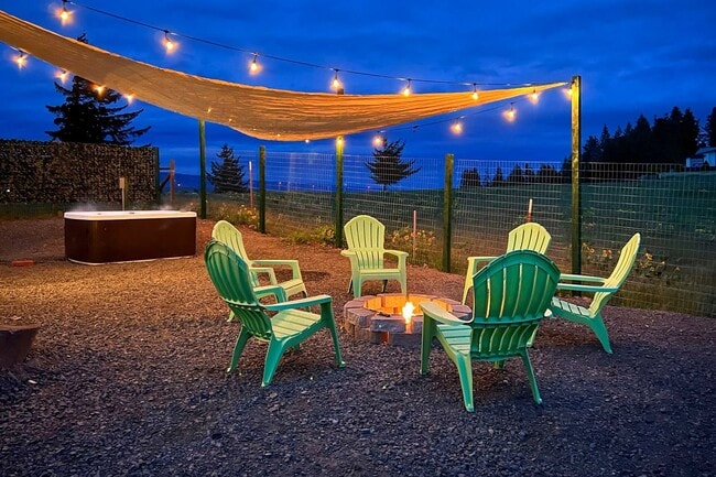 Building Photo - 3 Bedroom 2.5 Bathroom House In Cle Elum With Great Amenities and Sweeping Views