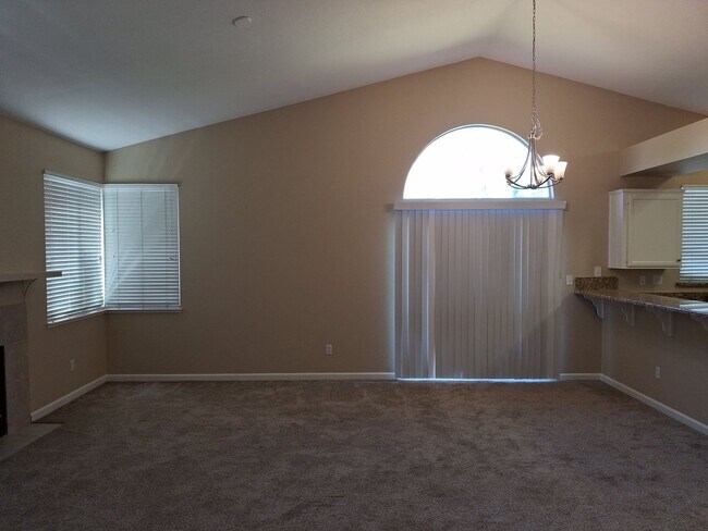 Building Photo - Central Roseville - Single Story 3 bedroom...