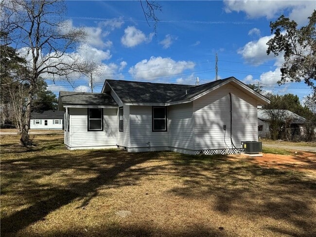 Building Photo - 1625 Myers Rd