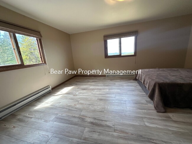 Building Photo - "Charming 3-Bedroom Mountain Retreat in Conifer"