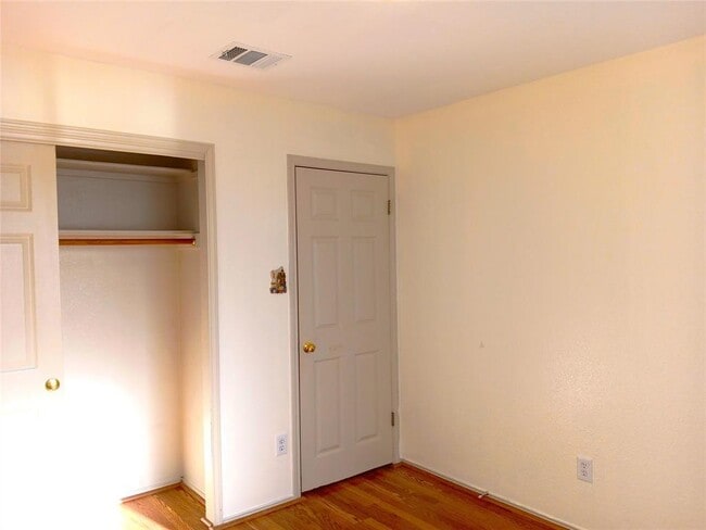 Building Photo - 14645 Montoro Dr