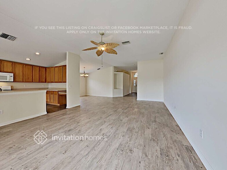 Building Photo - 6815 Monarch Park Dr