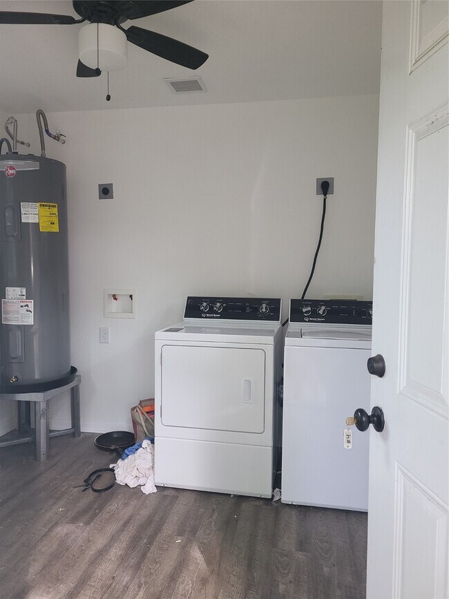 Building Photo - 1434 Lawson St