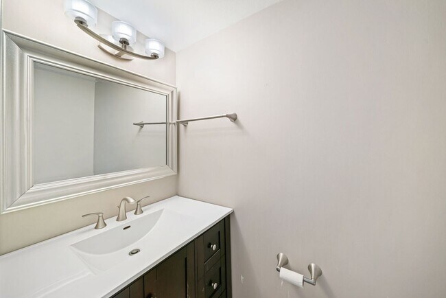 Building Photo - 425 Harrison Ct