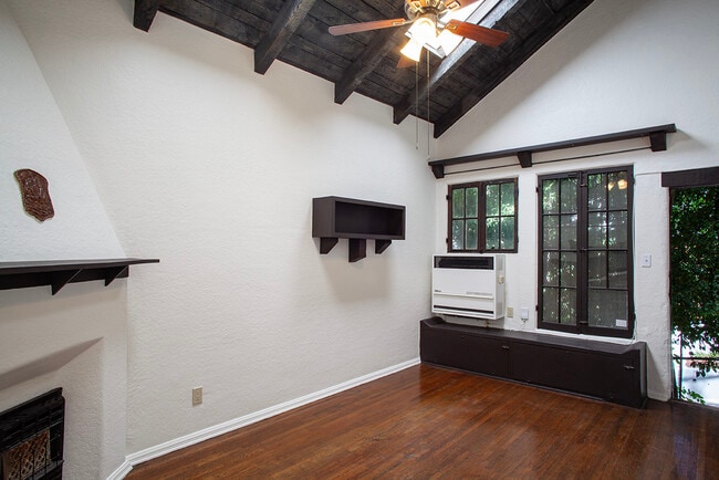 Building Photo - 1548 Cerro Gordo St