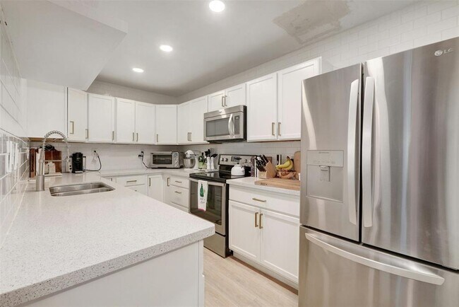 Building Photo - 4159 Steck Ave