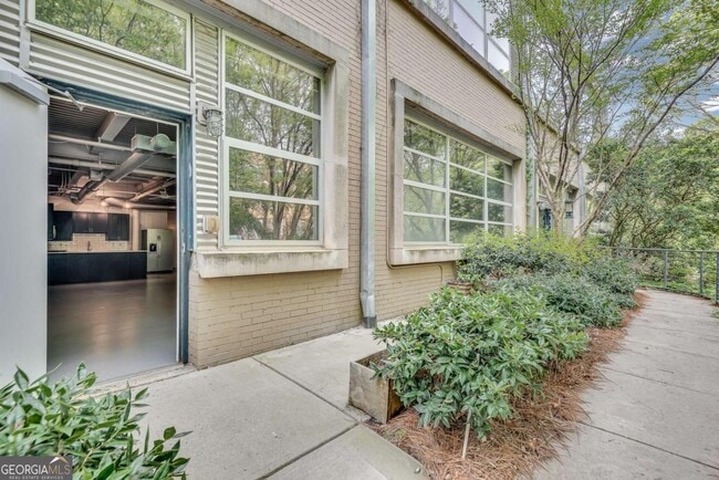 Building Photo - 400 Village Pkwy