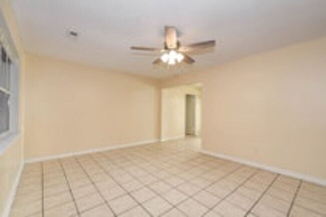 Building Photo - 30 Dove Ct