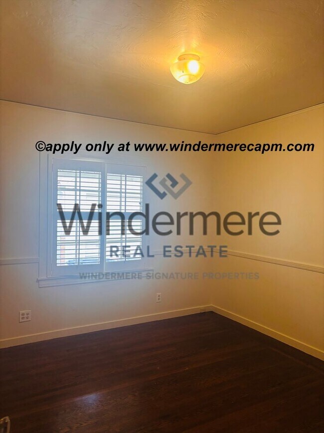 Building Photo - Charming South Land Park Home with Detached Bonus Room — 3 Bed, 1.5 Bath