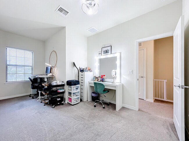 Building Photo - 2757 Troubadour St