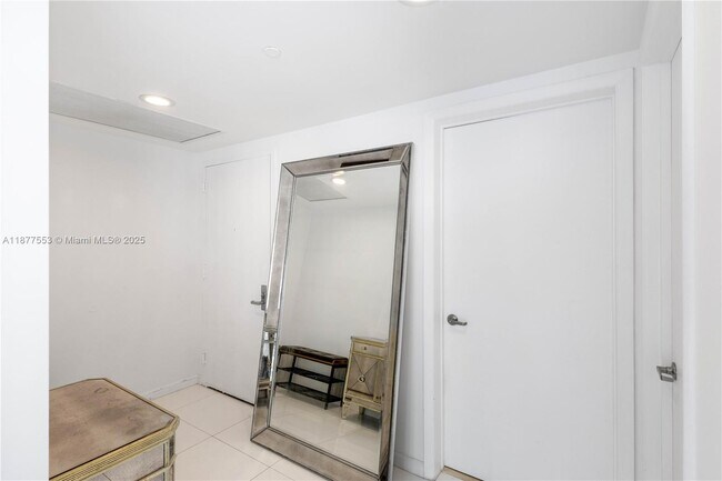 Building Photo - 475 Brickell Ave