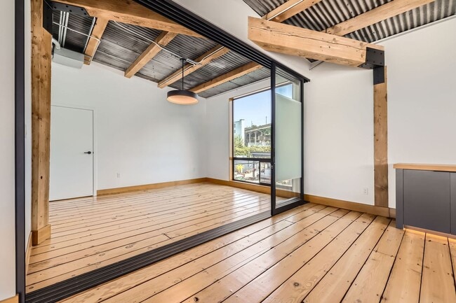 Building Photo - Lake Union Waterfront Apartment