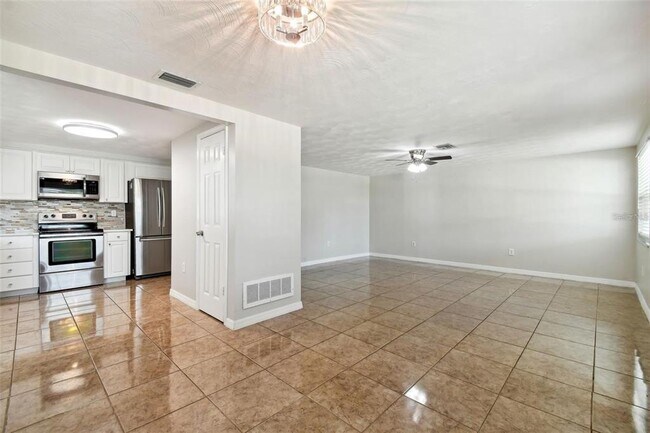 Building Photo - 3600 Umber Rd