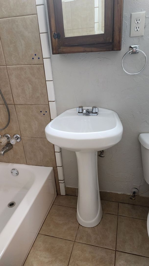 Building Photo - Totally Remodeled 2 Bed 1 Bath SW OKC!  $8...