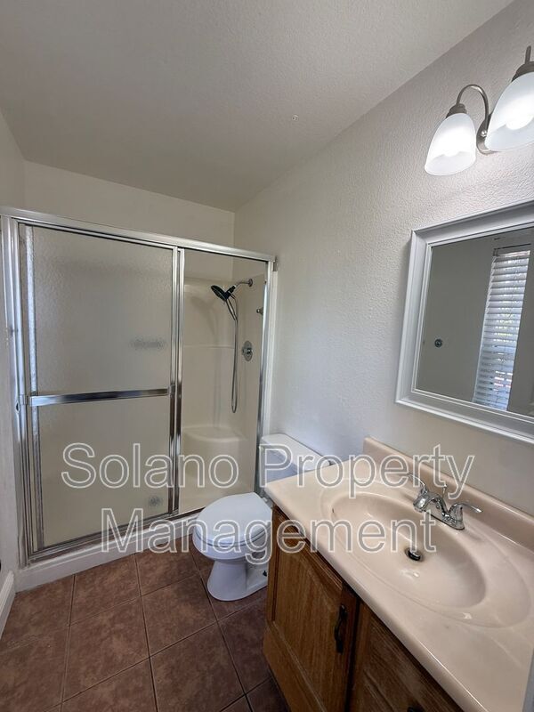 Building Photo - 2735 Applewood Dr