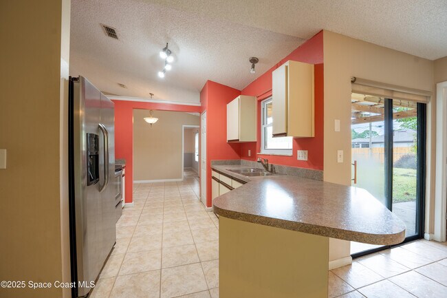 Building Photo - 2390 Queens St SE