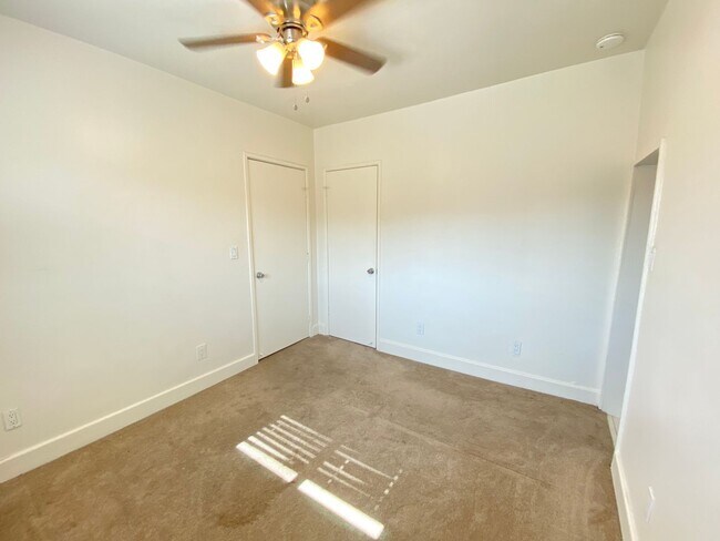 Building Photo - Great Normal Heights Location! IN UNIT Washer/Dryer, 2 Covered Parking Spots, Storage Locker!
