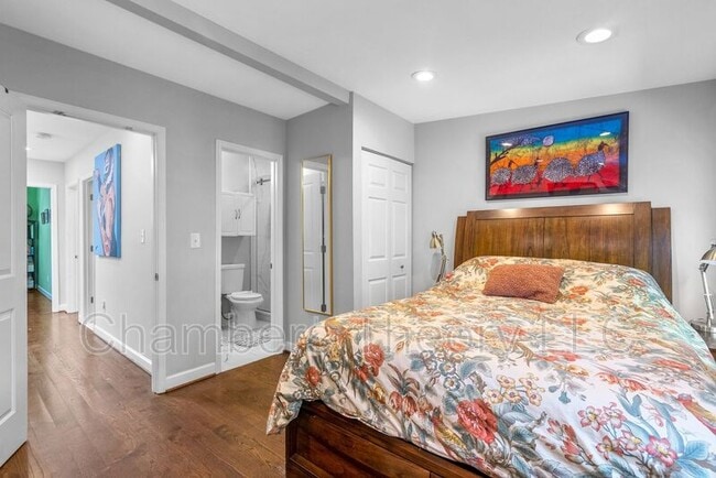 Building Photo - 1275 Oates St NE