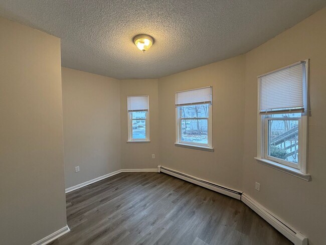 Building Photo - 137 Midland St