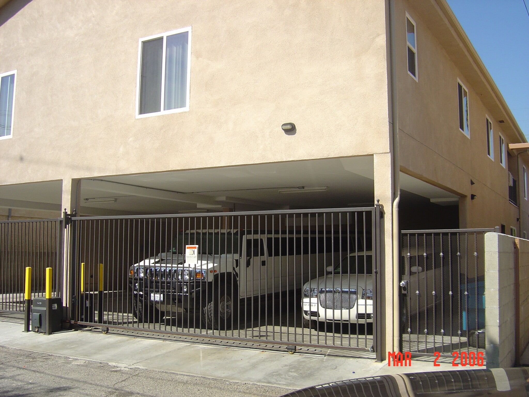 Building Photo - 13806 Vanowen St