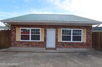 Building Photo - 118 Peonia Rd
