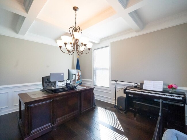 Building Photo - Elegant Richmond Hill Home with Screened Patio & Lagoon Views