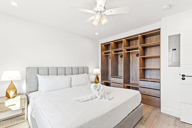 Building Photo - 8115 Thomas Dr