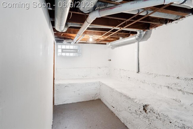 Building Photo - 3260 Sashabaw Rd