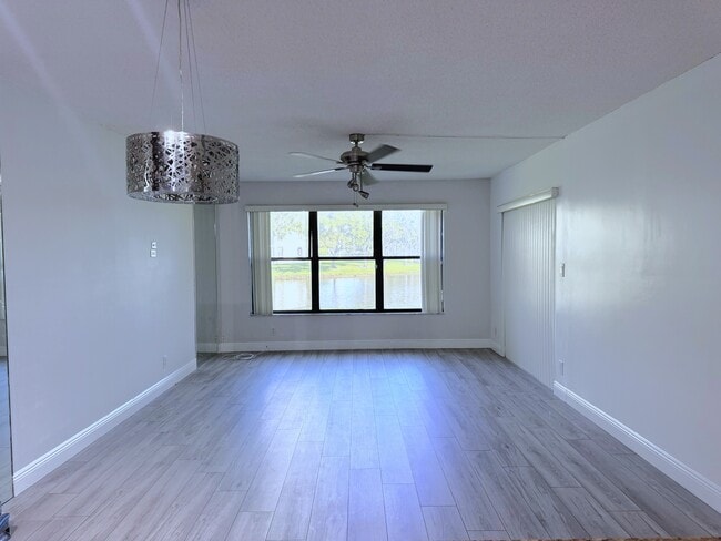 Building Photo - 2311 S Cypress Bend Dr