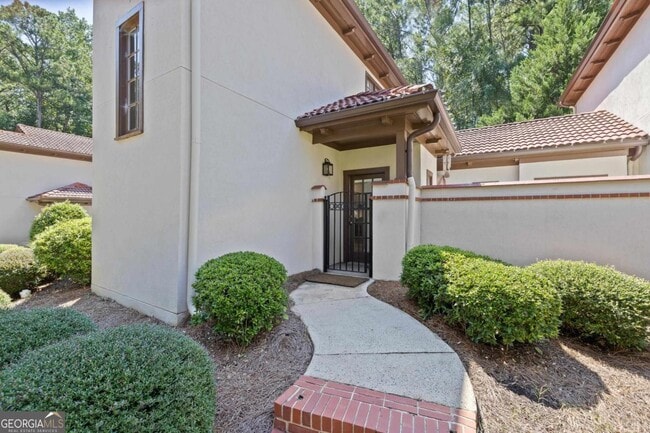 Building Photo - 1410 Club Dr