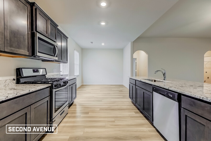 Building Photo - 1400 Woodwinds Dr