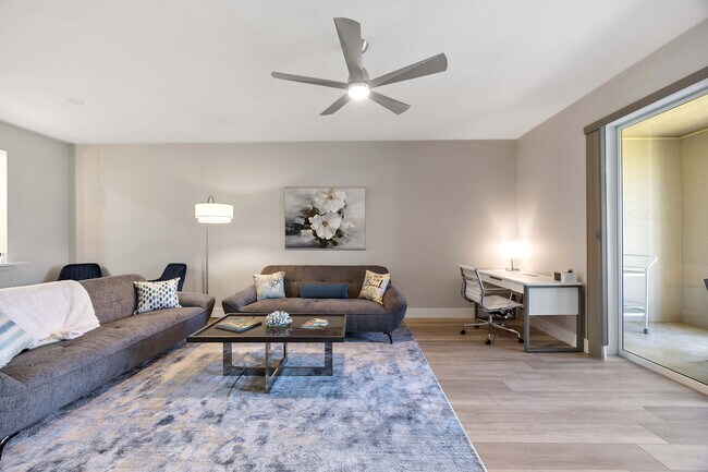 Building Photo - 886 Tanbark Dr