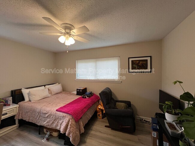 Building Photo - 303 Newcastle Dr