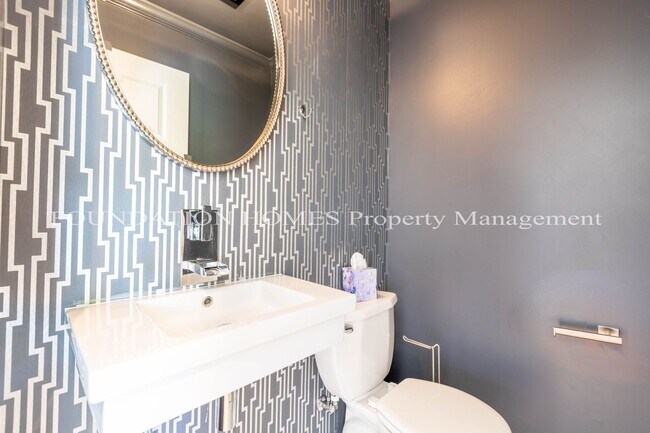 Building Photo - 10 - 22 Month FURNISHED Lease: Bring Indoor/Outdoor Living HOME with this 3bd+/2.5ba plus Pool & ...