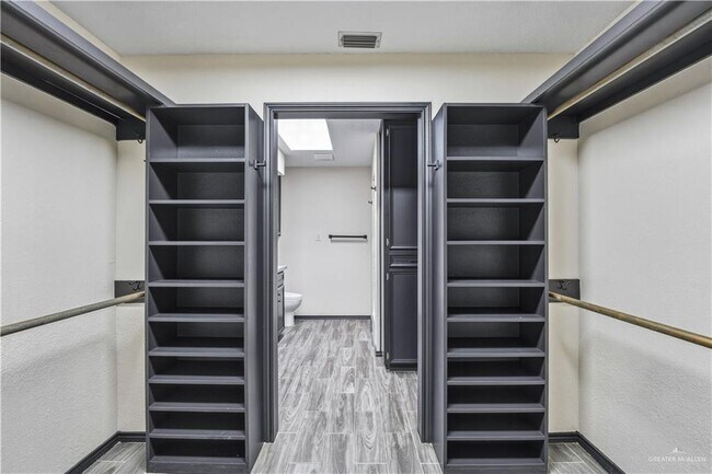 Building Photo - 21 Toronto Ave