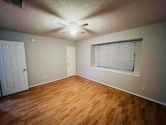 Building Photo - 23134 N Waterlake Dr