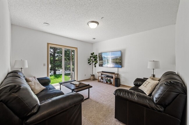 Building Photo - Spacious 3-Bedroom Townhome in Prime Savage/Prior Lake Location