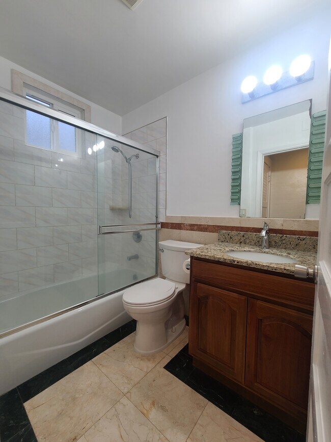 Building Photo - 16 Newton St