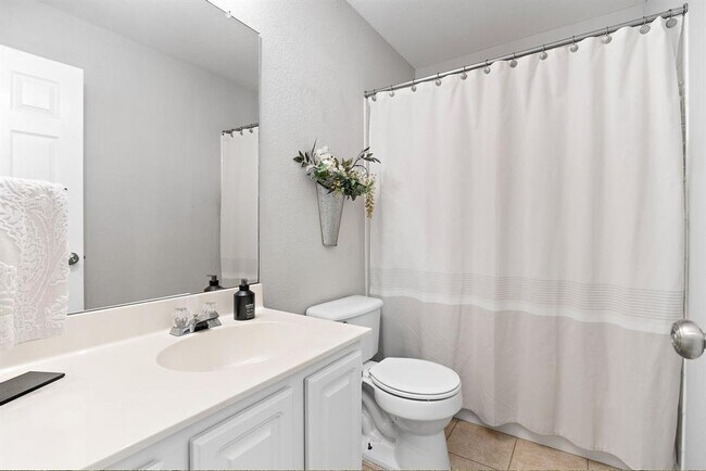 Building Photo - 1202 Highland Dr