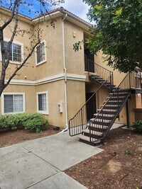 Building Photo - Three Bedroom Condo with 2 Car Attached Ga...