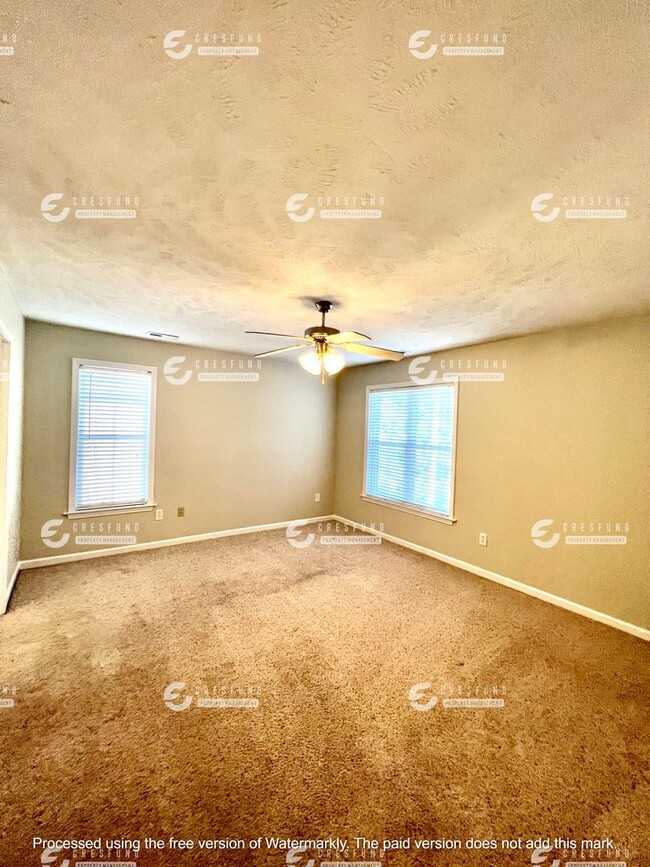 Building Photo - Freshly Painted 2 Bed 2 Bath Condo