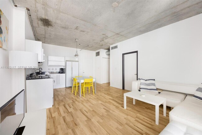 Building Photo - 690 SW 1st Ct