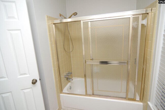 Building Photo - 123 Valley Springs Rd