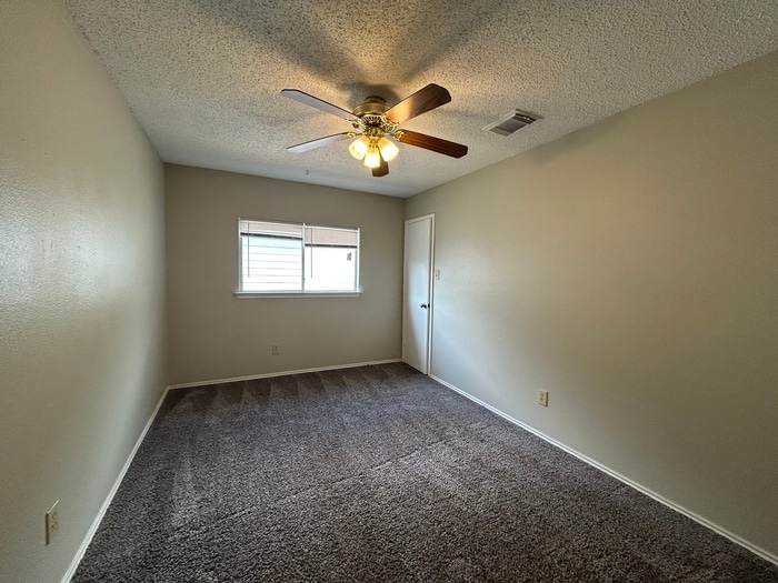 Building Photo - 407 Bluegrass Creek