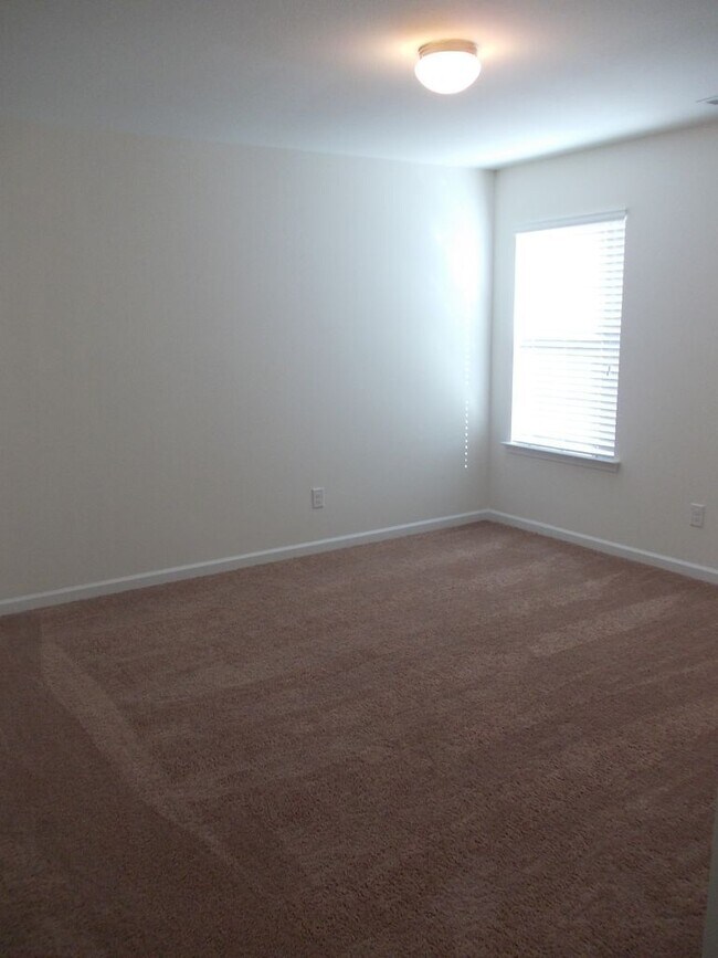 Building Photo - 2528 Walnut Forest Dr
