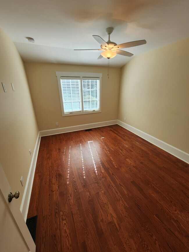 Building Photo - 305 10th St NE